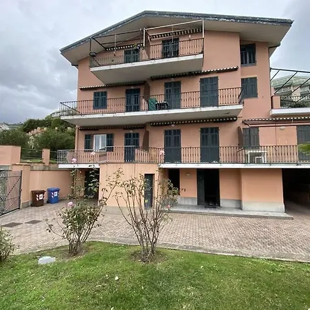 Trilocale Con Vista Mare,giardino E Box Auto * Sanremo
