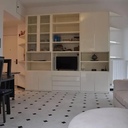Trilocale Con Vista Mare,giardino E Box Auto Apartment Sanremo