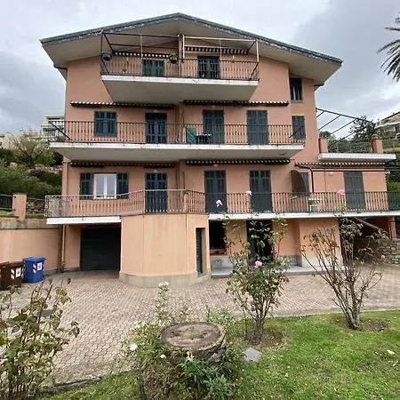 Trilocale Con Vista Mare,giardino E Box Auto Apartment