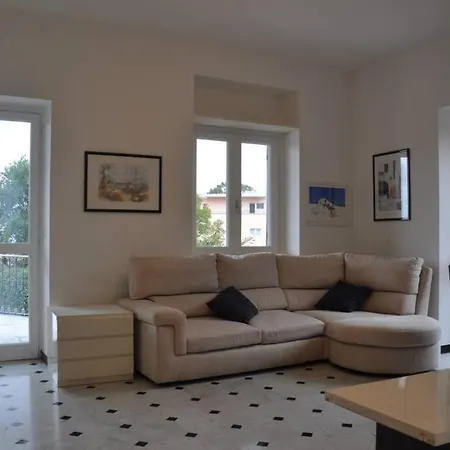 Trilocale Con Vista Mare,giardino E Box Auto Apartment