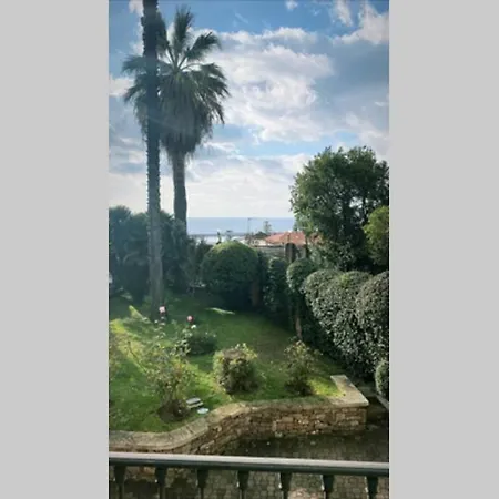 Trilocale Con Vista Mare,giardino E Box Auto Sanremo